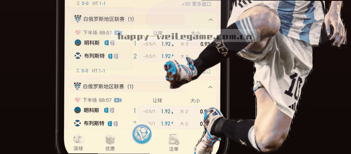 一群创作者围坐讨论 咖啡杯沿反着光